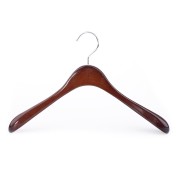 woodn coat hangers 1